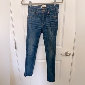 MADEWELL high rise skinny jean with raw hem - sz 25 PETITE